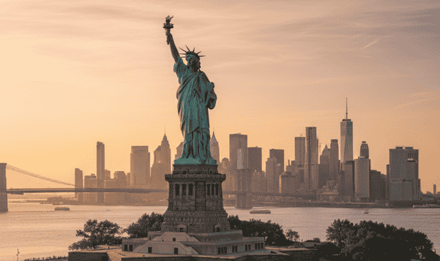 Berkshire Flyer Amtrak train route: scenic views from New York – Pittsfield, MA with key attractions and schedules